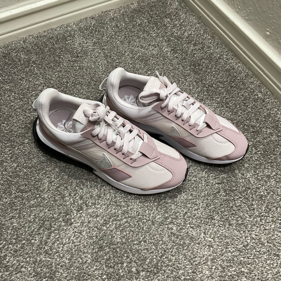 Nike Shoes - Nike Air Max Pre-Day